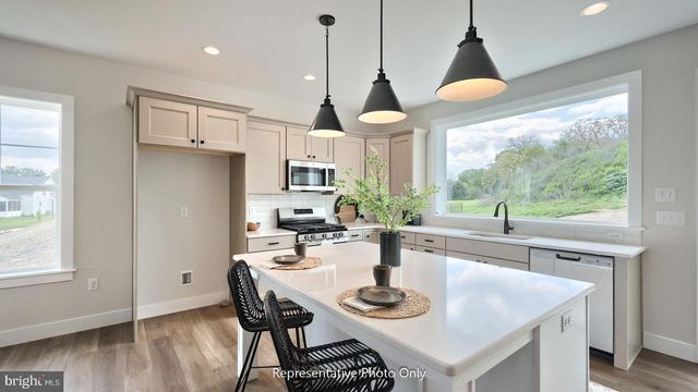 77 TUPELO ST, Lititz, PA 17543