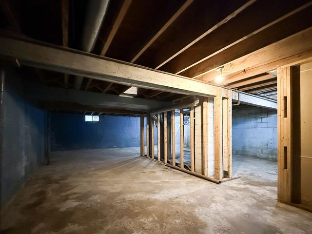 220 E James Street, Lawrence, MI 49064