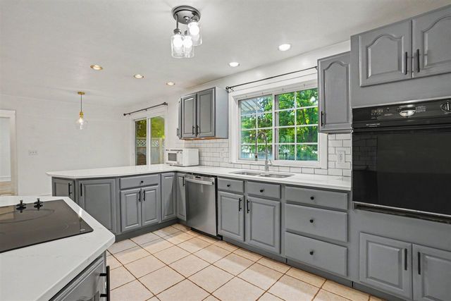 220 E James Street, Lawrence, MI 49064