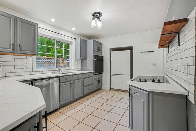 220 E James Street, Lawrence, MI 49064