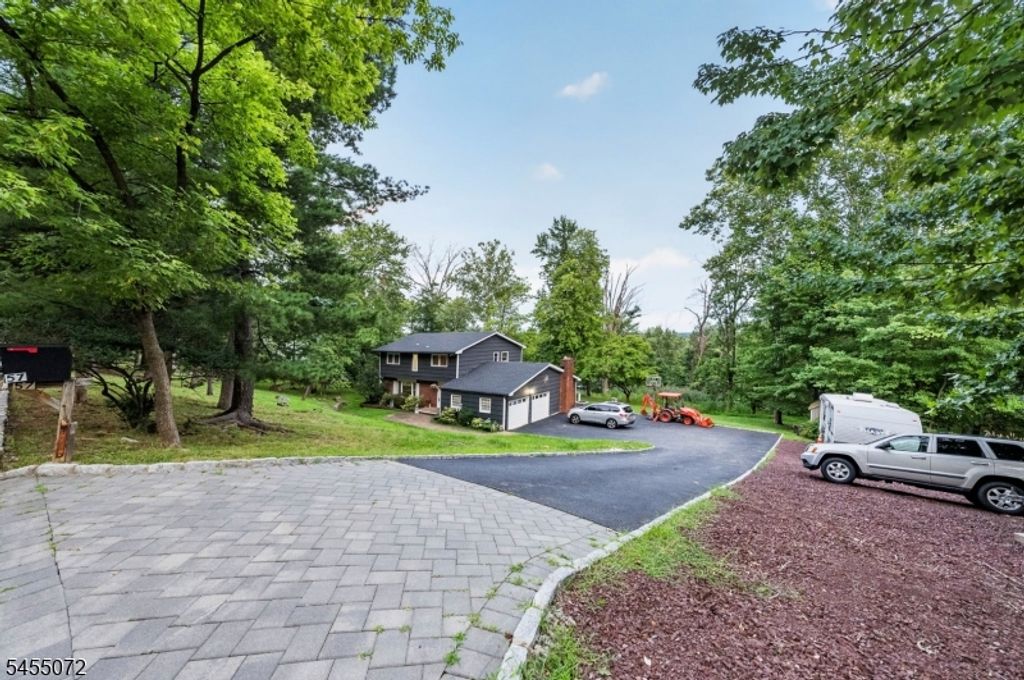 57 Longview Dr, Green Brook Twp., NJ 08812 — exterior