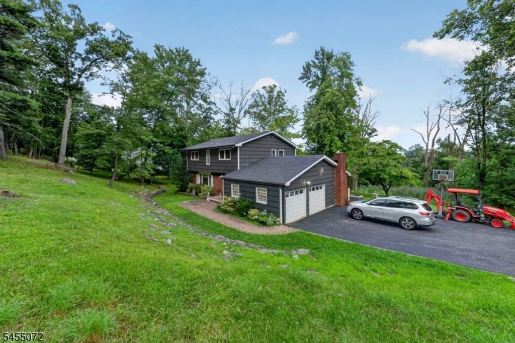 57 Longview Dr, Green Brook Twp., NJ 08812 — photo 2