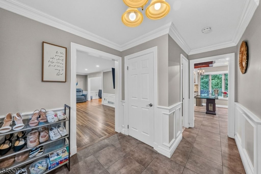 57 Longview Dr, Green Brook Twp., NJ 08812 — photo 4