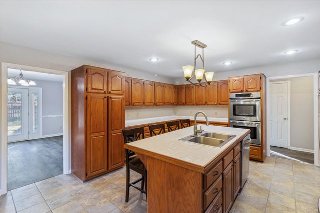 100 HOLLY BROOKE CV, Covington, TN 38019