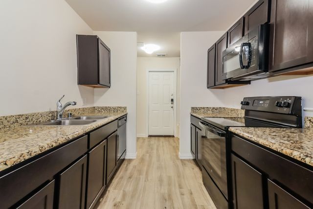 1120 W Owing Street, Denison, TX 75020