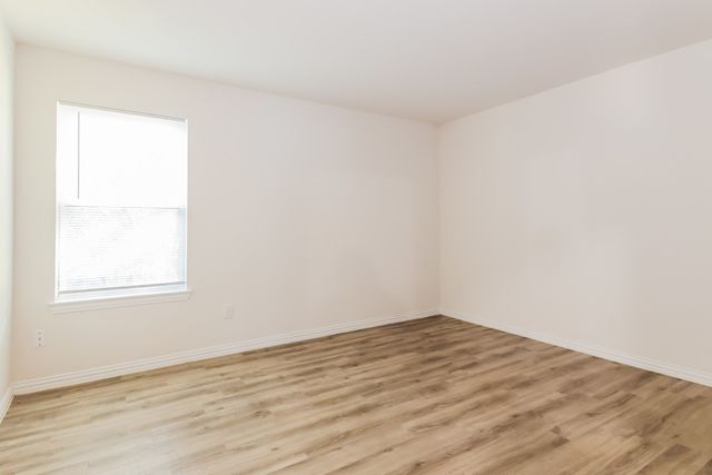 1120 W Owing Street, Denison, TX 75020