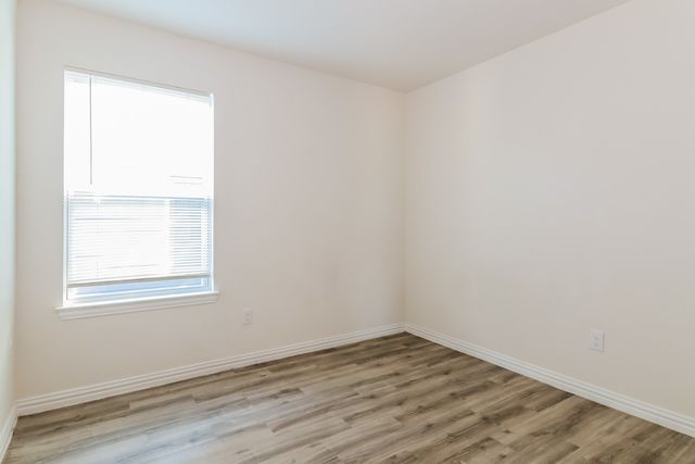 1120 W Owing Street, Denison, TX 75020