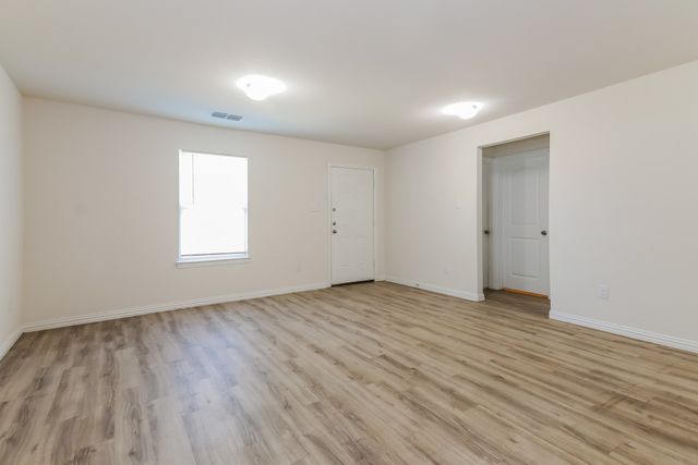 1120 W Owing Street, Denison, TX 75020