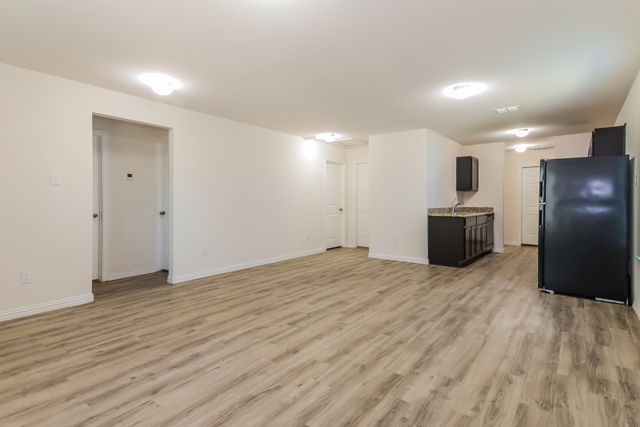 1120 W Owing Street, Denison, TX 75020