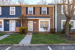 284 Constitution Circle, North Brunswick, NJ 08902