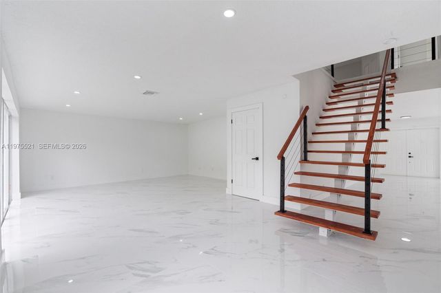 7945 NW 187th Ln, Hialeah, FL 33015