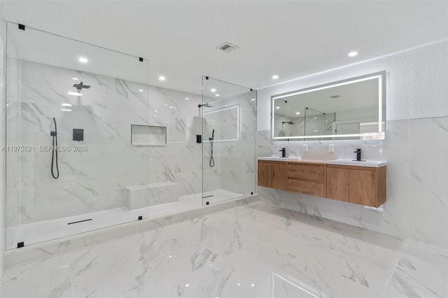 7945 NW 187th Ln, Hialeah, FL 33015