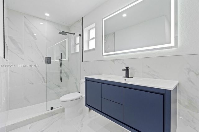 7945 NW 187th Ln, Hialeah, FL 33015