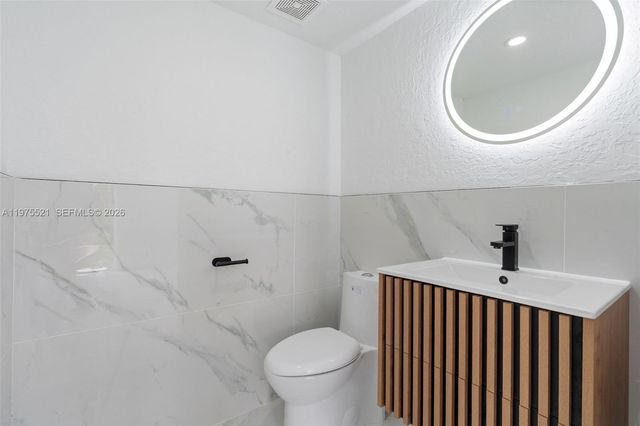 7945 NW 187th Ln, Hialeah, FL 33015