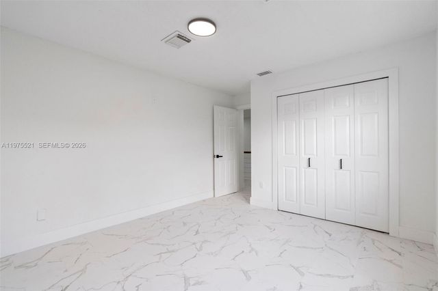 7945 NW 187th Ln, Hialeah, FL 33015