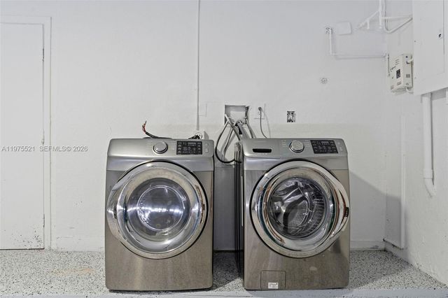 7945 NW 187th Ln, Hialeah, FL 33015