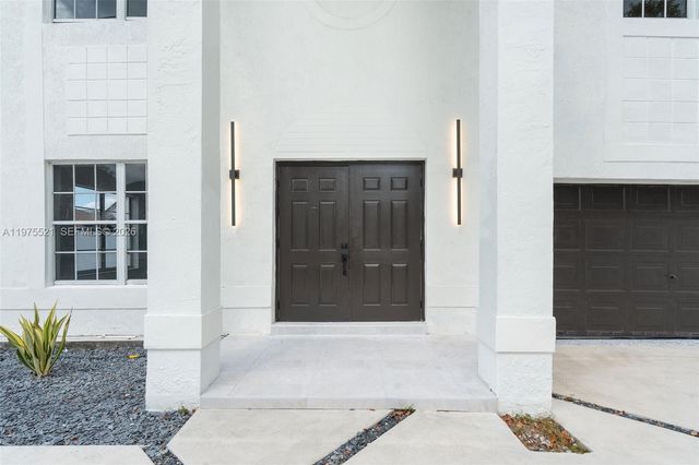 7945 NW 187th Ln, Hialeah, FL 33015