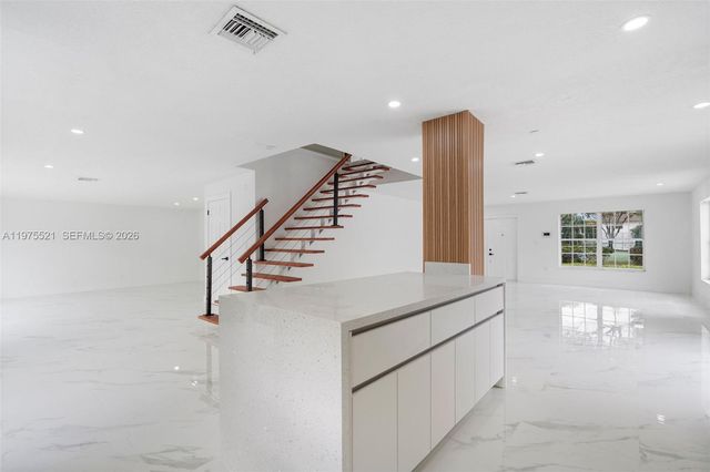 7945 NW 187th Ln, Hialeah, FL 33015