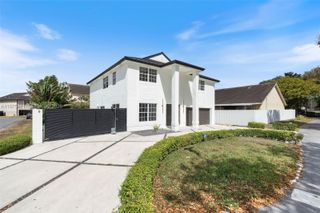 7945 NW 187th Ln, Hialeah, FL 33015