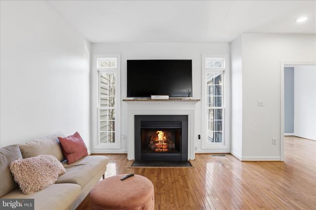 4550 FAIR VALLEY DR, Fairfax, VA 22033