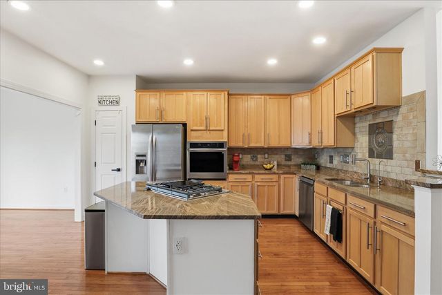 4550 FAIR VALLEY DR, Fairfax, VA 22033