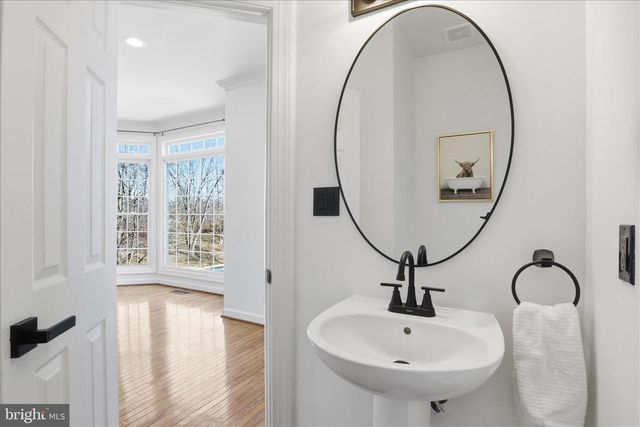 4550 FAIR VALLEY DR, Fairfax, VA 22033