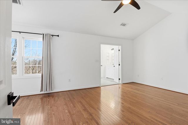 4550 FAIR VALLEY DR, Fairfax, VA 22033