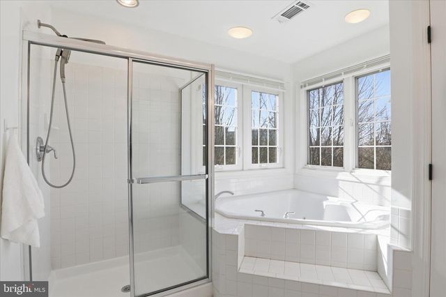 4550 FAIR VALLEY DR, Fairfax, VA 22033