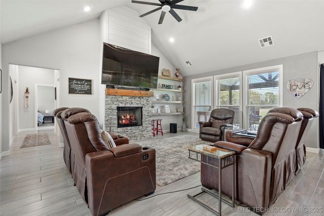 13801 E 460 Road, Claremore, OK 74017