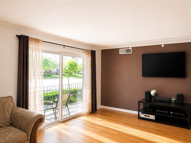 6330 Lincoln Avenue 1E, Morton Grove, IL 60053