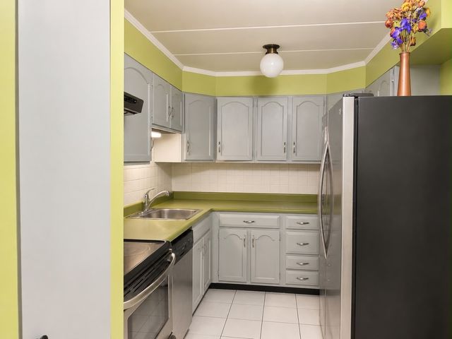 6330 Lincoln Avenue 1E, Morton Grove, IL 60053