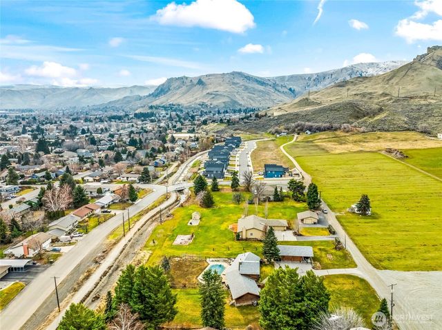 1919 B 5th St, Wenatchee, WA 98801