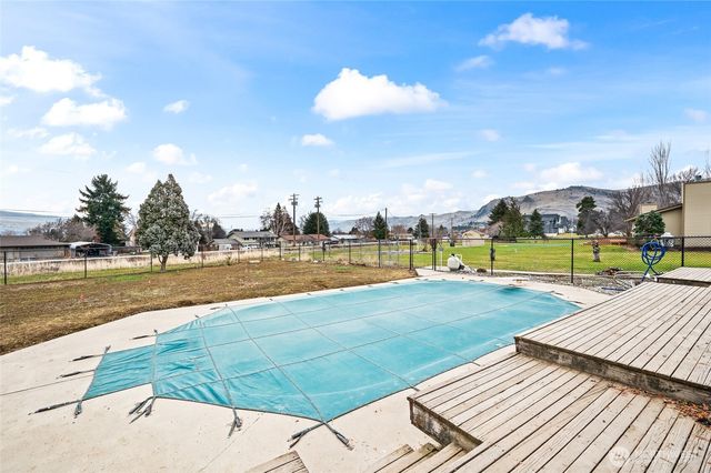 1919 B 5th St, Wenatchee, WA 98801