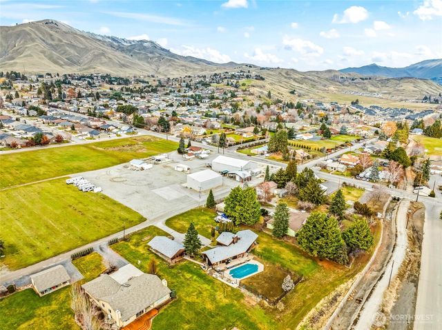1919 B 5th St, Wenatchee, WA 98801