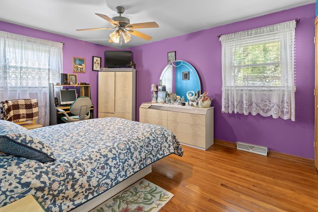 1418 S Hickory Drive, Mount Prospect, IL 60056