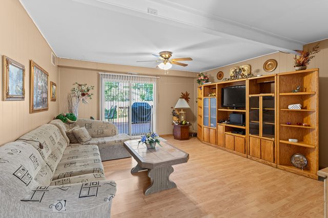 1418 S Hickory Drive, Mount Prospect, IL 60056