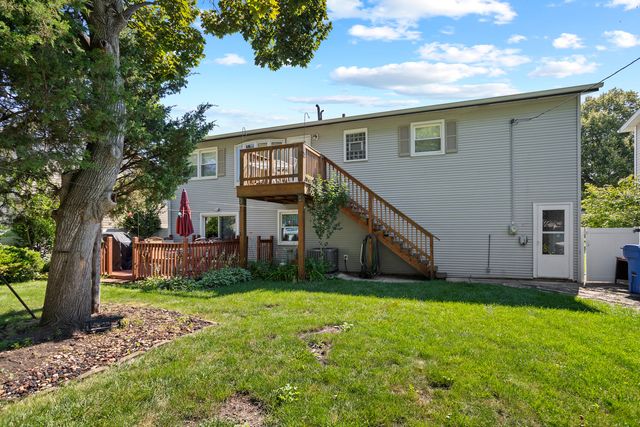 1418 S Hickory Drive, Mount Prospect, IL 60056