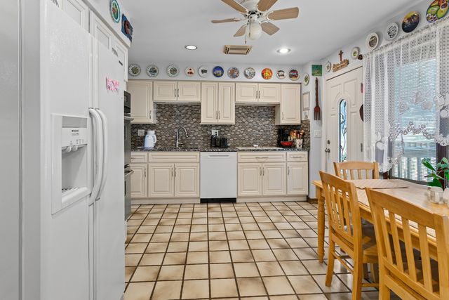 1418 S Hickory Drive, Mount Prospect, IL 60056