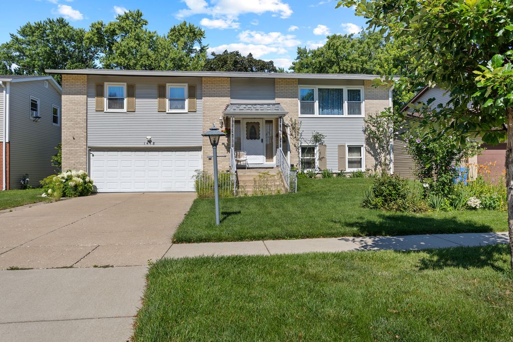 1418 S Hickory Drive, Mount Prospect, IL 60056