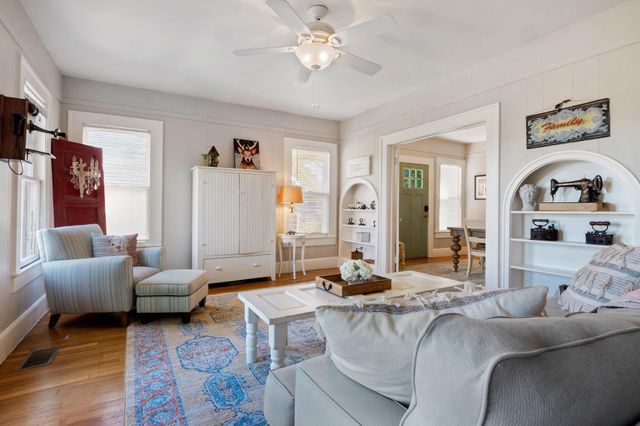 1025 Lake Shore DR, Spicewood, TX 78669