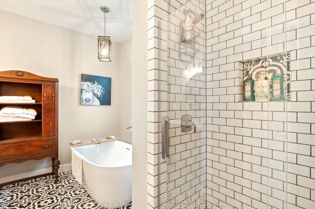 1025 Lake Shore DR, Spicewood, TX 78669