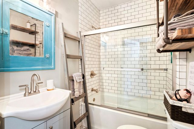 1025 Lake Shore DR, Spicewood, TX 78669