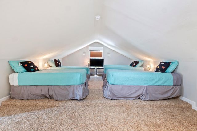 1025 Lake Shore DR, Spicewood, TX 78669