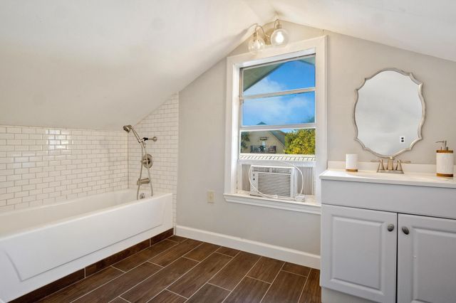 1025 Lake Shore DR, Spicewood, TX 78669