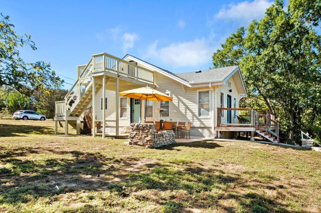 1025 Lake Shore DR, Spicewood, TX 78669