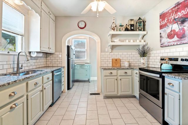 1025 Lake Shore DR, Spicewood, TX 78669