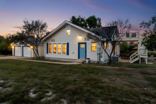 1025 Lake Shore DR, Spicewood, TX 78669