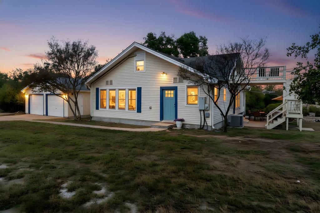 1025 Lake Shore DR, Spicewood, TX 78669