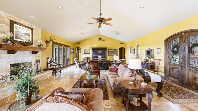13661 E HIGHWAY 90, Kingsbury, TX 78638