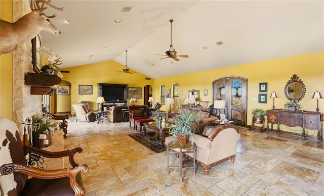 13661 E HIGHWAY 90, Kingsbury, TX 78638